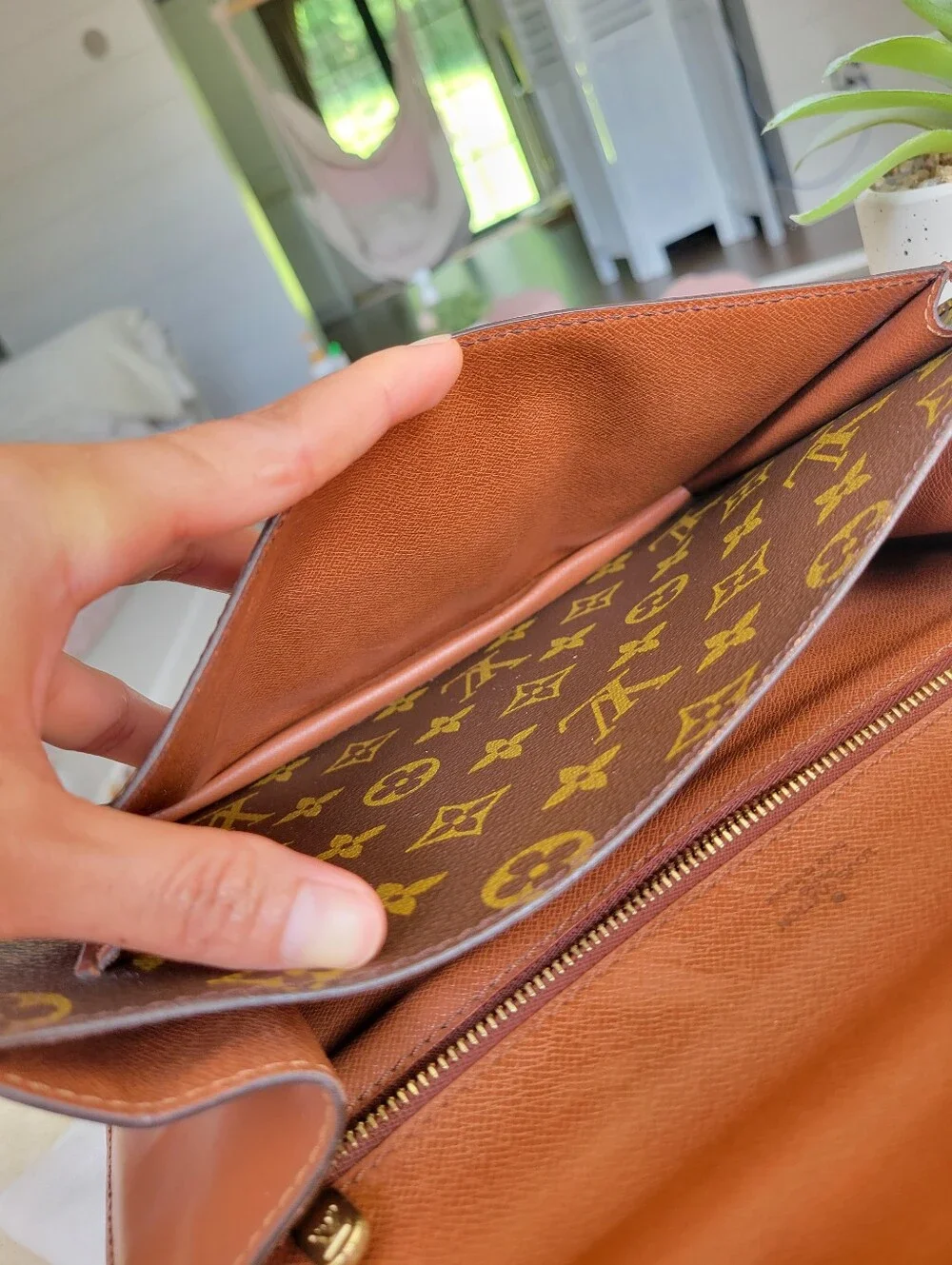BEAUTIFUL💕 Louis Vuitton Crossbody Shoulder Bag Monogram - Monceau 26